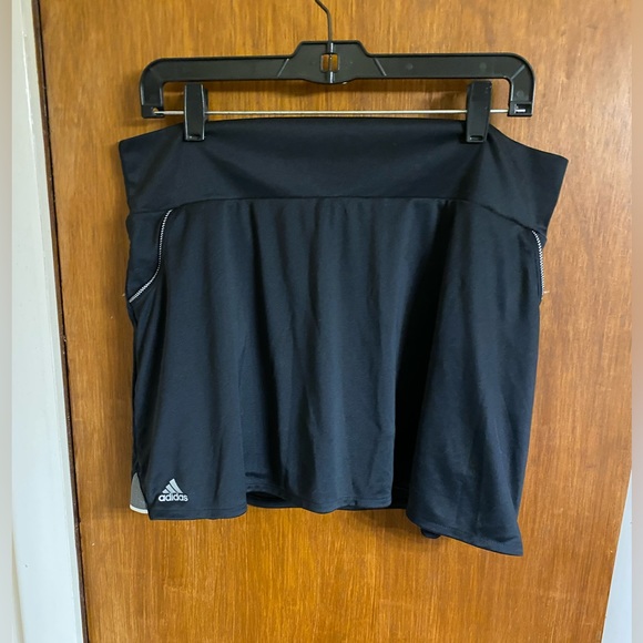 adidas Pants - Ladies black Adidas tennis skort in EUC size XL